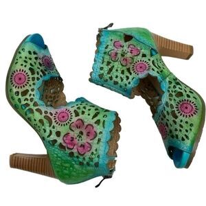 L’Artiste by Spring Step Loverlee 8 Booties Floral Leather Peep Toe